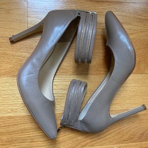 Banana Republic taupe heels